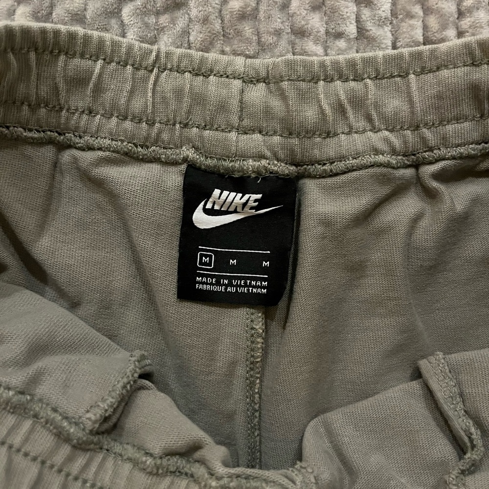 Women’s Nike Shorts - Picture 4 of 8